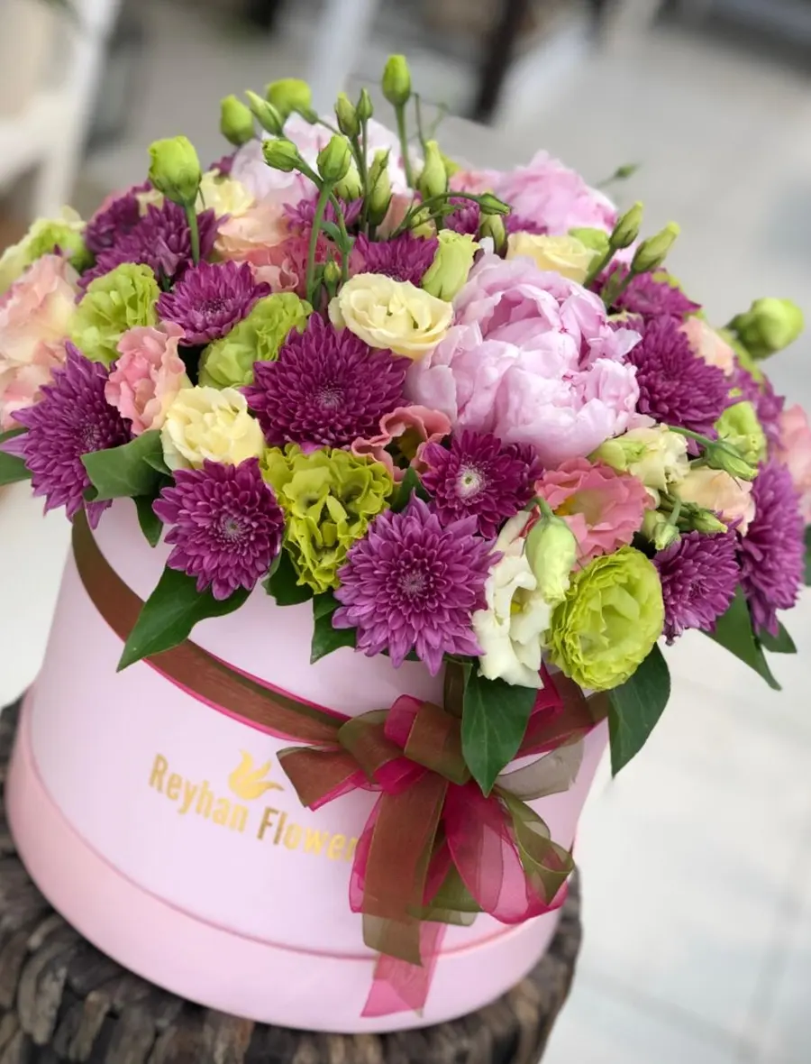 Dekoratif Kutuda Mevsim Çiçekleri